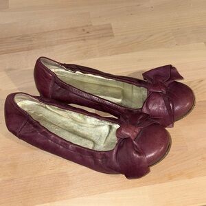 Sundance Women's Bow Ballet Flats in Burgundy. Size 36